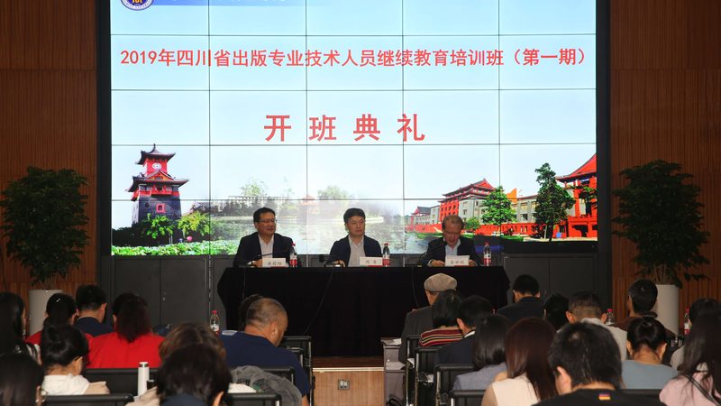 小标题：报名费，背后的成本考量